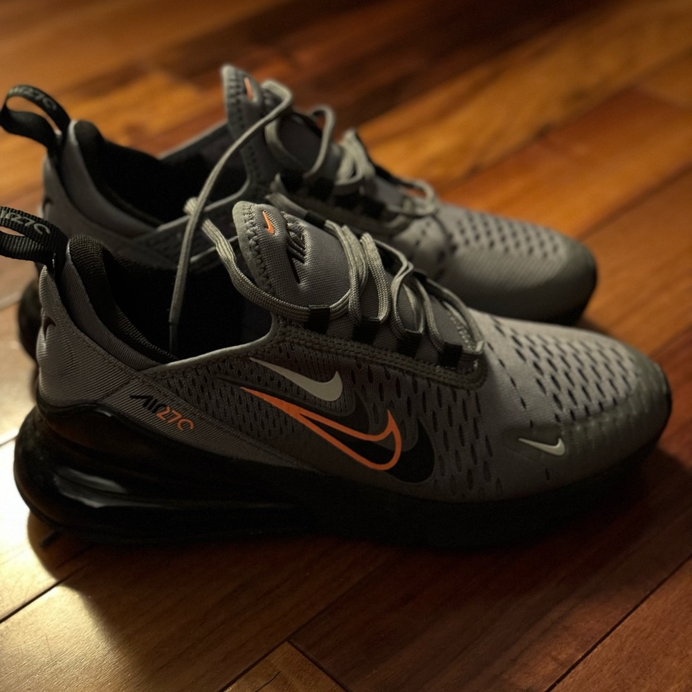 Nike airmax 270 size 5.5 youth grey/ black/orange